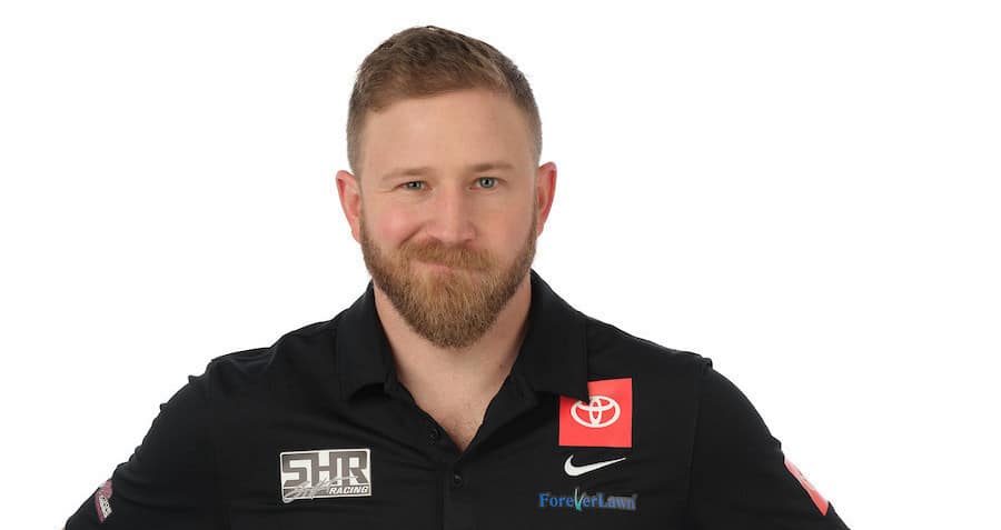 ForeverLawn, Inc.® has signed a multi-race deal sponsoring Jeffrey Earnhardt, Sam Hunt Racing, and Toyota Racing Development in the upcoming 2022 NASCAR Xfinity race series.